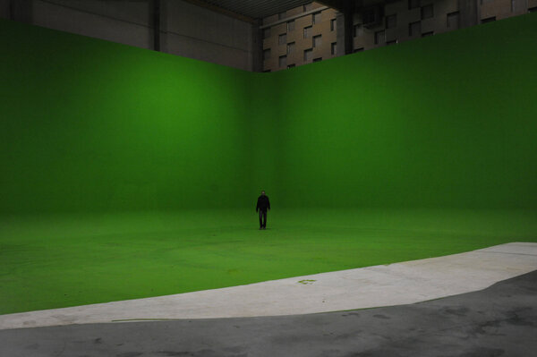 Un fond vert géant à Filmland, l'un des studios major du Luxembourg - Agnès Dherbeys pour le New York Times