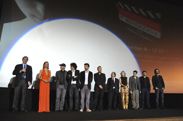 First Rendezvous with French Cinema à Singapour - De gauche à droite : Antoine de Clermont-Tonnerre, président d'Unifrance, Carole Bouquet, Stéphane Rybojad, Ismaël Ferroukhi, Gilles Paquet-Brenner, Fred cavayé, Rithy Pahn, réalisateurs, Catherine Dussard, productrice, Mathieu Demy, réalisateur, Pio Marmaï, comédien, et Rémi Bezançon, réalisateur