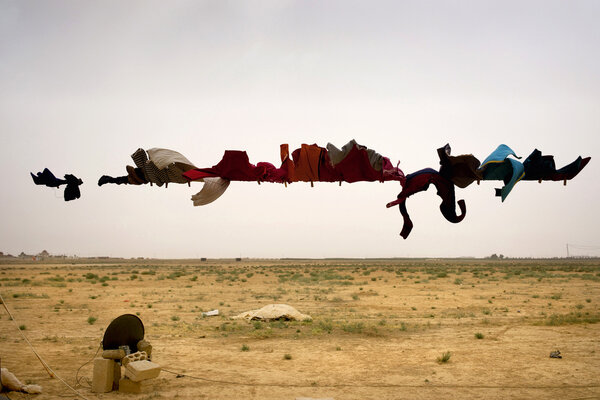 Village de Zaatari - Repérage pour " Portrait, autoportraits ", dans un campement de réfugiés syriens. <i>(Samuel, mercredi 4 juin)</i>[en]Scouting for “Portraits, self-portraits”, in a Syrian refugee camp. <i>(Samuel, June Wednesday 4)</i></multi>