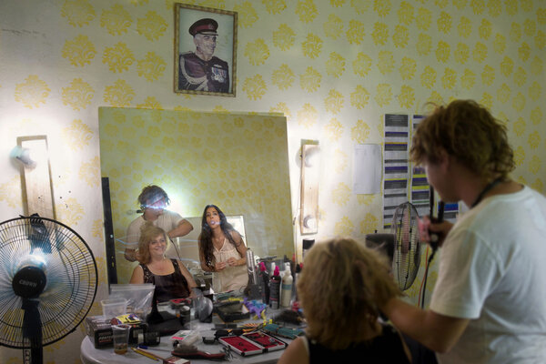 DMH room - Dressing-Make-up-Hair room. Laura, Bill the new hairdresser, and Maisa under the watchful eye of former king Hussein. <i>(Samuel, July Sunday 20)</i>