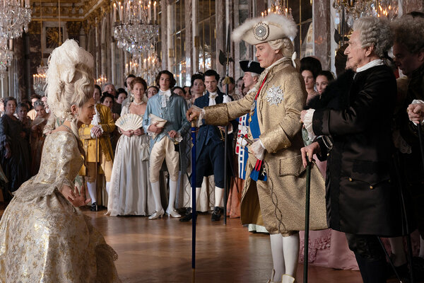 Maïwenn et Johnny Depp dans la galerie des Glaces à Versailles - © Stéphanie Branchu | Why Not Productions