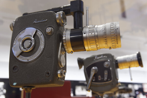 Caméras Beaulieu Président et MR8 (8 mm) - A gauche, sur la Président, zoom Angénieux 9-36 mm f.1,4 typer K3 et, sur la MR8, zoom Angénieux 7,5-35 mm f.1,8 type K2 - Photo Marc Salomon