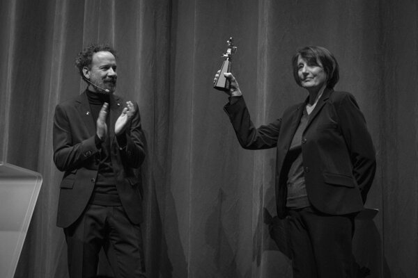 Carlo Chatrian (directeur artistique de la Berlinale) et Caroline Champetier - Photo Ali Ghandtschi / Berlinale 2023