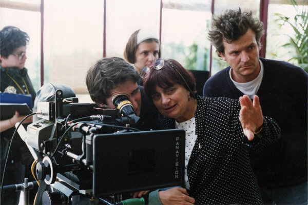 Sur le tournage des "Cent et une nuits de Simon Cinéma", en 1994 - Au 2<sup class="typo_exposants">e</sup> plan, Valentine Sentier-Devos, à gauche, la seconde assistante caméra et Didier Rouget