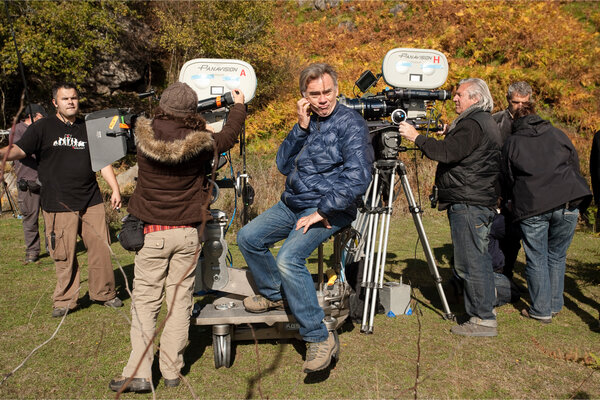 Chris Squires, assis au centre, et Bruno de Keyzer, à la deuxième caméra, sur le tournage de "La Princesse de Montpensier"