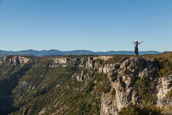 Falaises ceignant le Cirque de Navacelles : Bonaventure en action - Photo Frédéric Louradour