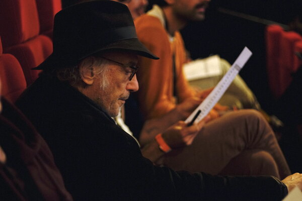 Cinematographer Ed Lachman, ASC, attentively attending the event - Photo by Quentin Jorquera