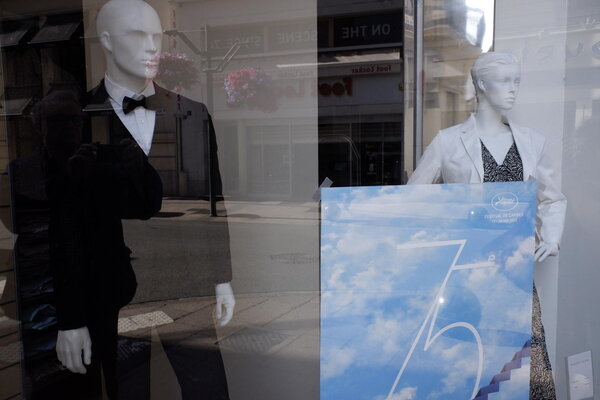 La vitrine du jour : Tenues de soirée - Photo Jean-Noël Ferragut