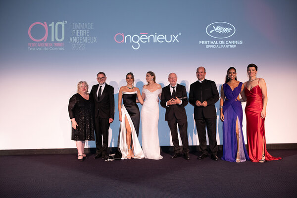 Lauréats et personnalités sur la scène de la Salle Buñuel - De g. à d. : Suzel Pietri, Dominique Rouchon, Amina Khalil, Clotilde Courau, Barry Ackroyd, Emmanuel Sprauel, Haya Khairat et Séverine Serrano - Photo Pauline Maillet