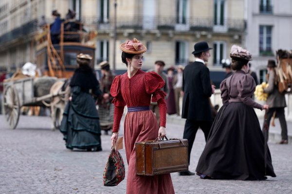 Suzanne Lindon dans "La Venue de l'avenir" - Photo Emmanuelle Jacobson Roques / StudioCanal - Colours of Time - Ce Qui <span>Me</span> Meut