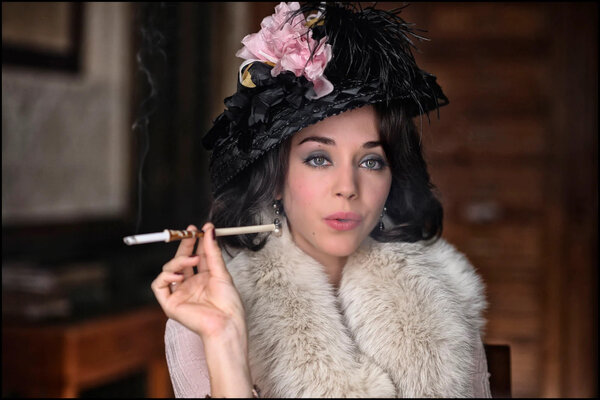 Alice Isaaz - Gaumont – La Company – Umedia – France 2 Cinéma