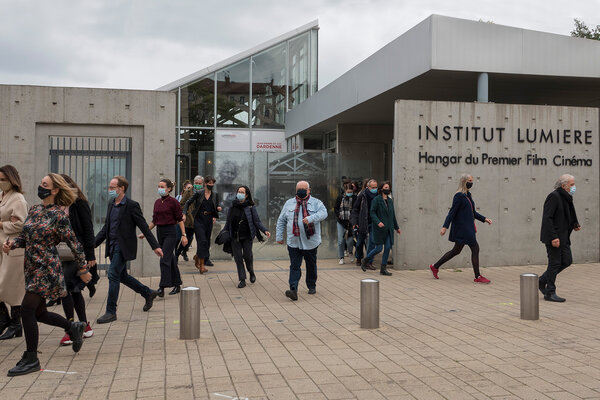 Un des instants "T" de "La Sortie des usines Lumière 2020" - Photo Sandrine Thesillat / Institut Lumière – Festival Lumière