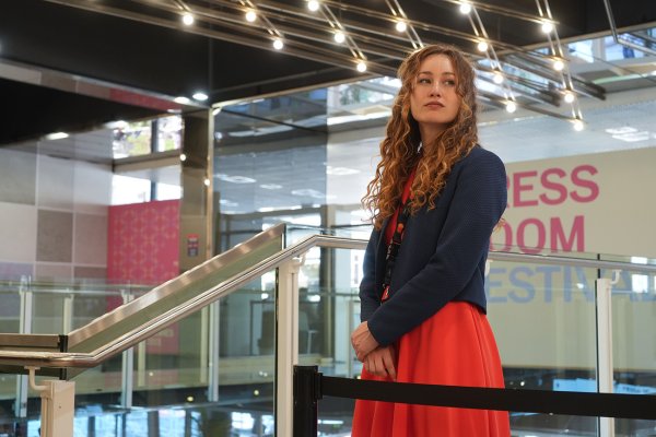 Océane - Hôtesse | Photo Pascale Marin, AFC