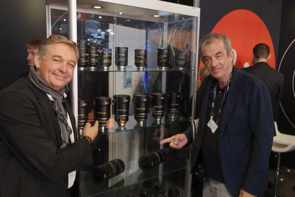 Gerhard Baier et Vincent Jeannot sur le stand Leitz Cine Wetzlar