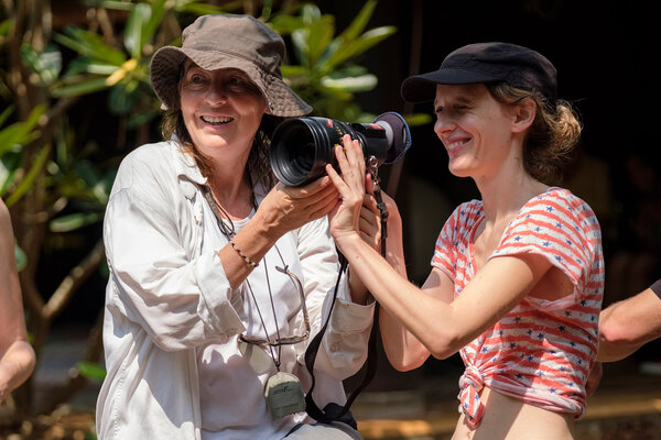 Hélène Louvart et Mia Hansen-Løve sur le tournage de "Maya"