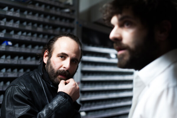 Vincent Macaigne et Pio Marmaï sur le tournage de "Médecin de nuit" - Photo Lucie Belarbi