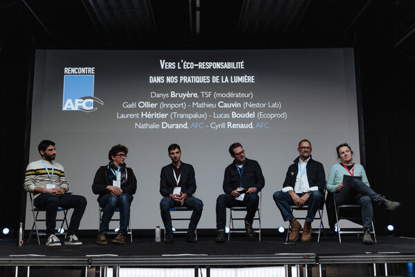 Les intervenants de la rencontre "Vers l'éco-responsabilité dans nos pratiques de la lumière" - De g. à d. : Mathieu Cauvin, Laurent Héritier, Lucas Boubel, Cyrill Renaud, Gaël Ollier, Nathalie Durand - Photo Katarzyna Średnicka