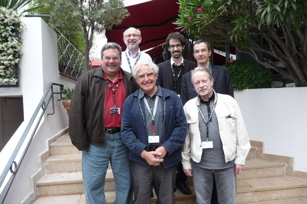 Le jury du prix Vulcain - De g. à d. : au 1<sup class="typo_exposants">er</sup> plan, T. Schall-Vess, J.-Y. Le Poulain, J.-J. Bouhon ; au 2<sup class="typo_exposants">d</sup> plan, A. Ceuterick, M. Gaudin, O. Affre - Photo JN Ferragut