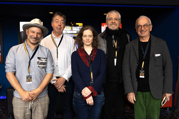 Bien entourée de Steeven Petitteville, Jean-Marie Dreujou, Richard Andry et Laurent Dailland - Photo Katarzyna Średnicka