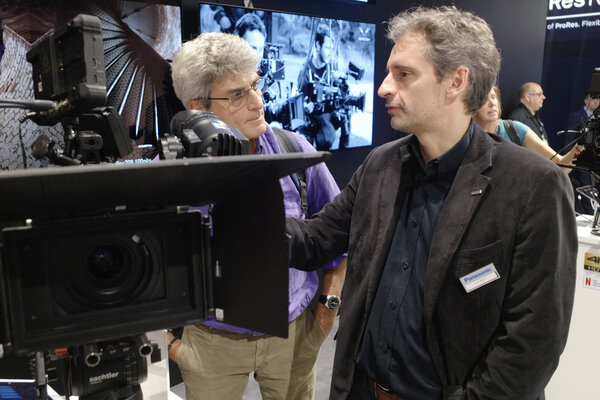Jean-Claude Aumont et Luc Bara sur le stand Panasonic