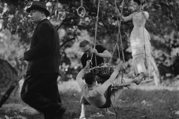 Tournage d'"Une partie de campagne", 1936 - Jean Renoir, au premier plan