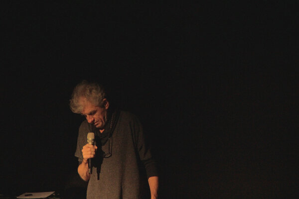 Christopher Doyle lors de son rendez-vous/performance "Away With Words" - Photo Etienne Bacci - Retouche Lucile Mercier