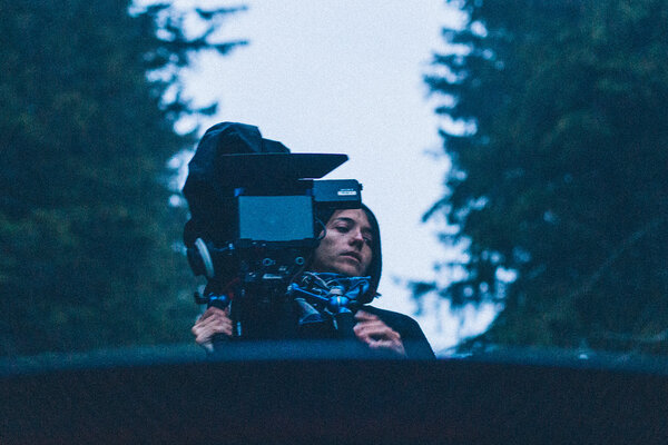 Inès Tabarin sur le tournage de "Air", vidéo-clip de Jeanne Added réalisé par Julien Mignot - Photo Ava du Parc