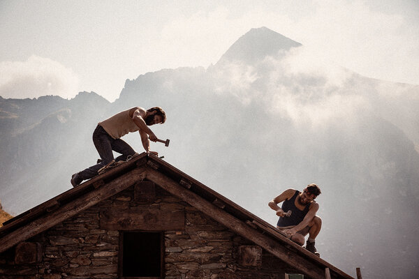 Luca Marinelli et Alessandro Borghi dans "Les Huit montagnes" - Photo Pyramide Distribution