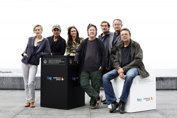 Le jury du 60e Festival de San Sebastián - De g. à d. : Mia Hansen-Love, Ricardo Darín, Julie Taymor, Christine Vachon, Agustí Villaronga, Peter Suschitzky et Michel Gaztambide - Photo Inaki Pardo