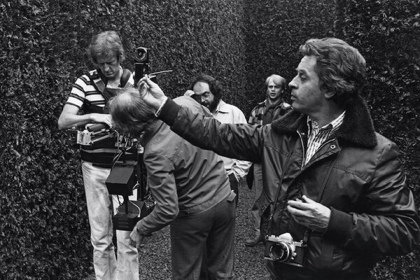 John Alcott, à droite, Garrett Brown et Stanley Kubrick, au second plan