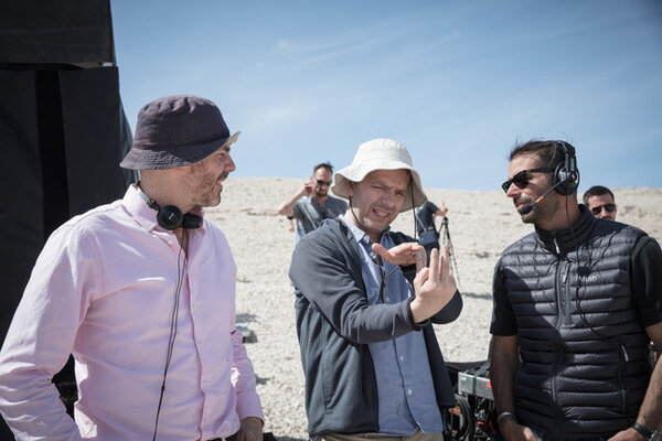 Le réalisateur Edward Berger, Florian Hoffmeister, BSC, et le cadreur Marton Ragalyi en tournage en Croatie - Photo : Aidan Monaghan