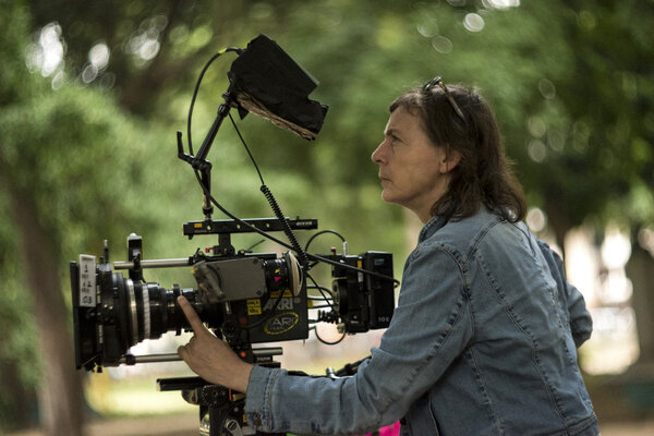 Hélène Louvart sur le tournage de "La Vie invisible"