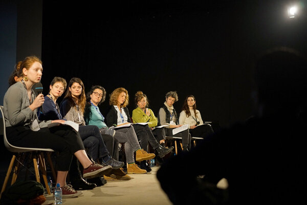 Le Collectif Femmes à la caméra - De gauche à droite : Agathe Savornin, Céline Pagny, masquée derrière elle, Pascale Marin, Charlotte Michel, Nathalie Durand, Claire Mathon, Claude Garnier, Julie Grünebaum, Salomé Rapinat