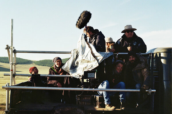 De G. à D. : Fabrice Osinsky, Fanny Chausson, Simon Morard, Fabienne Berthaud, Chagui (avec le bob), Nathalie, Ahmed Zaoui - Photo Charlotte Marchal