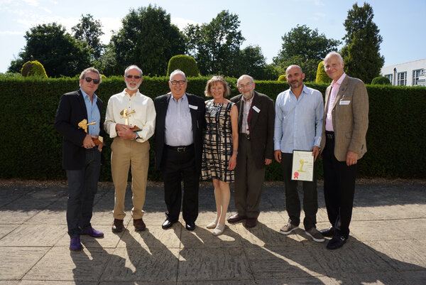 Chris Menges et Guillaume Schiffman, BSC Awards 2011 - De g. à d. : Guillaume Schiffman, Chris Menges, George Spiro Dibie, Sue Gibson, Wolfgang Suschitzky, Ben Seresin et Billy Williams - Photo Richard Blanchard