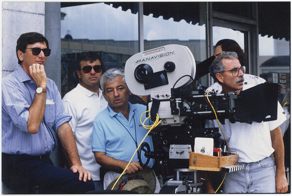 John Bailey, à gauche, et Willy Kurant, derrière la Panaflex, sur le tournage de {China Moon} en 1990