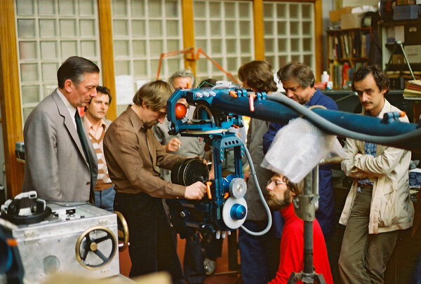 Around the Louma at Samuelson-Alga, in Vincennes, in 1981 - From L to R: Guy Tournerie, André Lecoze, Jean-Marie Lavalou, Hervé Theys (red sweater) and, hidden in the background, Jean-Claude Ruellan and Pierre Cocq – Photo by Andy Romanoff