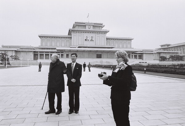 Caroline Champetier et Claude Lanzmann à Pyongyang
