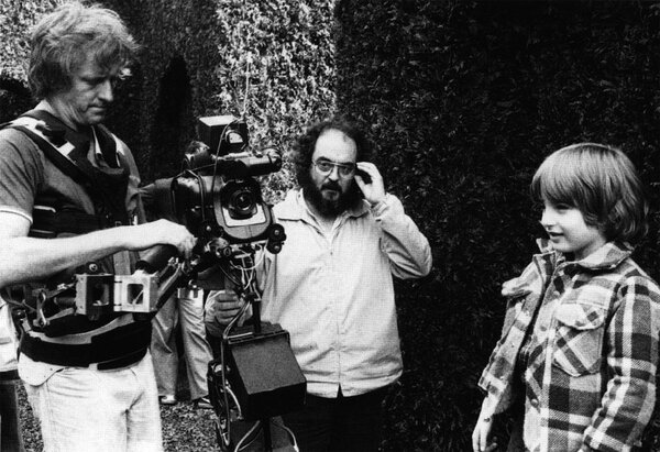 Garrett Brown, Stanley Kubrick et Danny Lloyd sur le tournage de "Shining"