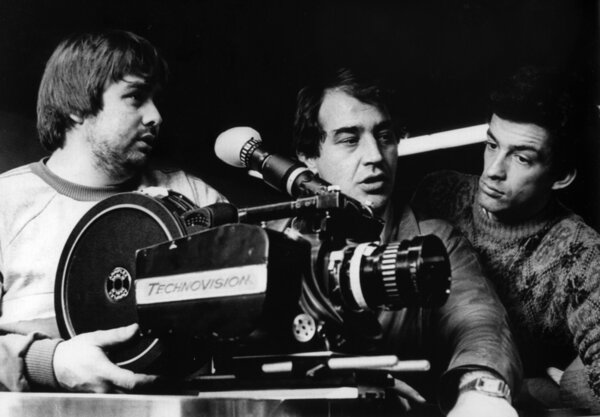 Luc Besson, Carlo Varini et Vincent Jeannot autour d'une Arri BL III TechnoVision - Sur le tournage de <i>Subway</i> - Photo Patrick Camboulive