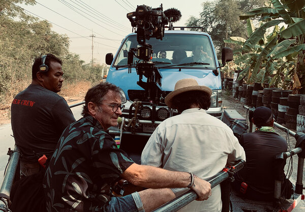 Mercredi 22 janvier | Photo Lucas, 1er AO (iPhone) - Chet (chef machiniste), Michel (chef électricien), Mini Arri LF sur Ronin + zoom Angénieux Optimo 45-135 mm et moi
