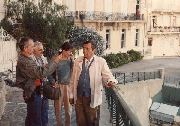 Sur le tournage de "Daddy nostalgie", en 1989 - De g. à d. : Denis Lenoir, Bertand Tavernier, Jane Birkin et Dirk Bogarde