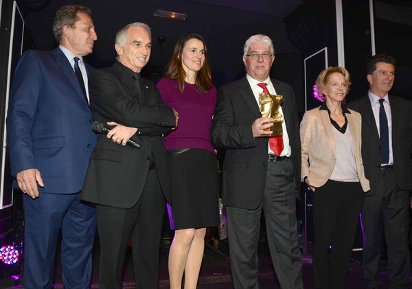 Didier Diaz, Trophée remis à Transpalux en main - De g. à d. aux côtés de Didier Diaz : Thierry de Segonzac, Alain Terzian, Aurélie Filippetti, Frédérique Bredin et Patrick Bézier - Photo S. Arnal / Starface