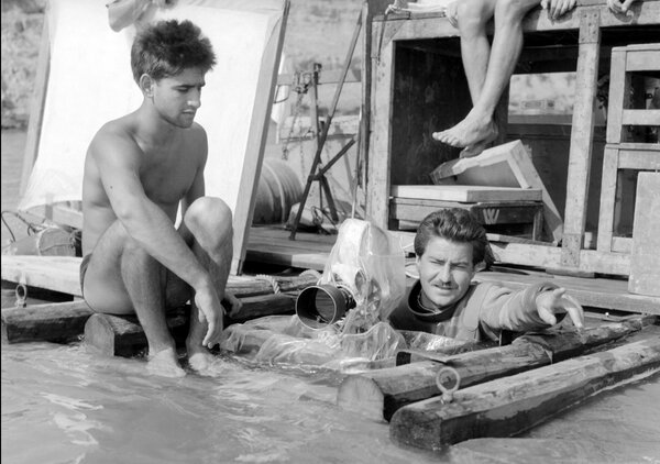 János Kende et Sándor Sára sur le tournage de "Remous", en 1963 - Photo Bojár Sándor - Magyar Nemzeti Filmarchívum