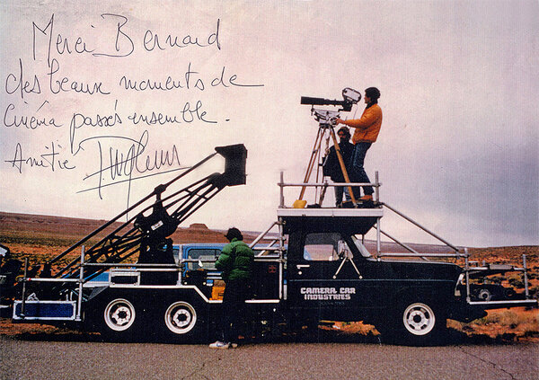 Pierre-William Glenn, en blouson orange, sur le tournage d'un film publicitaire aux Etats-Unis - Archives Bernard Château
