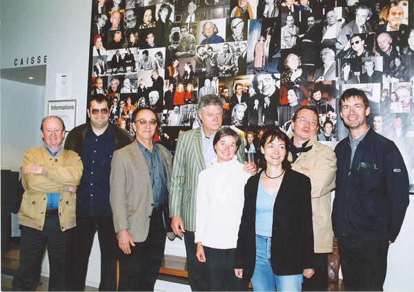 De g. à d. : Olivier C. Benoist, Michel Galtier, une personnalité non identifiée, Pierre-William Glenn, Anne Khripounoff, Martine Baldacchino, Jean-Francis Gondre et Philippe Vene, en 1998