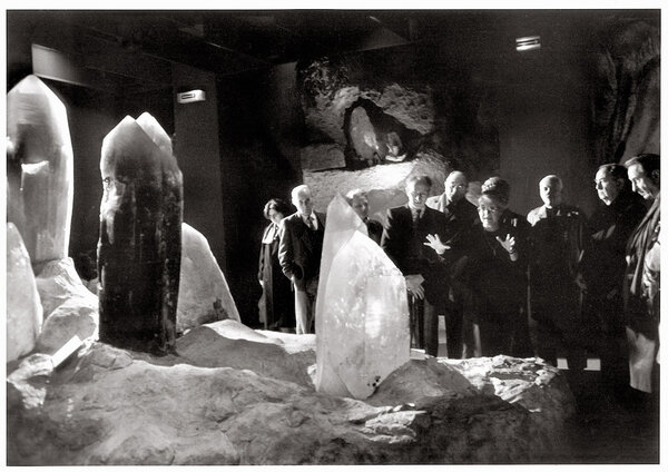 "L'envoutement des cristaux géants", Galerie de minéralogie, 1990 - Photo Robert Doisneau