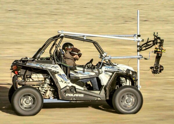 The gyro-stabilized head, Shotover G1, can fit a large range of moving supports, here on a buggy (travelling vehicle)