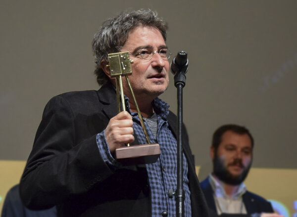 Eric Gautier receiving the award on behalf of Hélène Louvart - Photo Festival Manaki Brothers