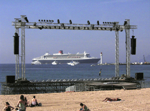 Le Quenn Mary 2 dans le cadre du Cinéma de la Plage